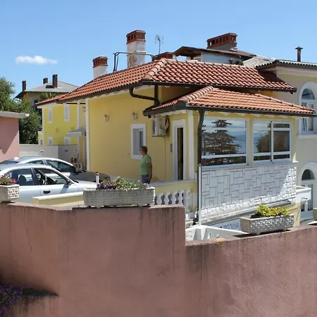 Apartman With A Parking Space - 7844 Abbázia